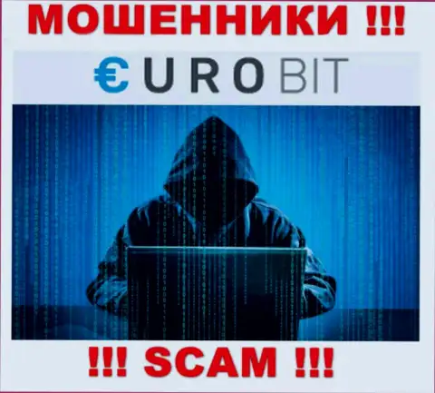 Информации о лицах, которые управляют EuroBit в сети internet найти не получилось